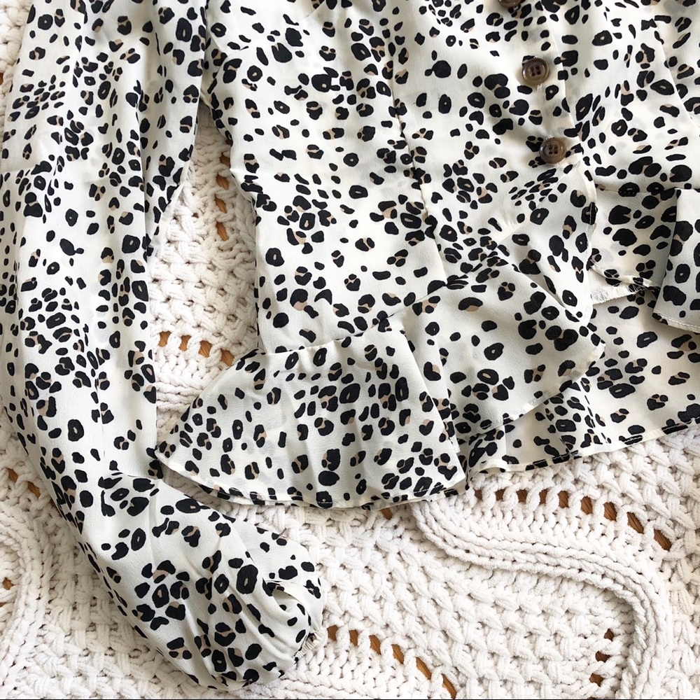 Leopard print blouse🐆 - Picture 3 of 5